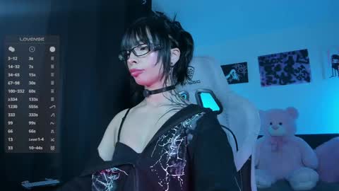 Snapshot of satanbabee_ chatting on 04/21/26, 02:51 im expecting 300 thumbs up on my altar online show from 04/21/26, 02:51