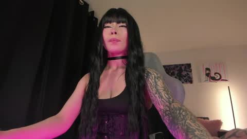 Snapshot of satanbabee_ chatting on 04/26/26, 11:13 im expecting 300 thumbs up on my altar online show from 04/26/26, 11:13