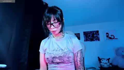 Snapshot of satanbabee_ chatting on 05/11/26, 10:51 im expecting 300 thumbs up on my altar online show from 05/11/26, 10:51