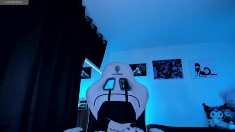 Snapshot of satanbabee_ chatting on 06/04/26, 11:22 im expecting 300 thumbs up on my altar online show from 06/04/26, 11:22