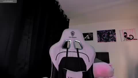 Snapshot of satanbabee_ chatting on 06/15/26, 11:18 im expecting 300 thumbs up on my altar online show from 06/15/26, 11:18