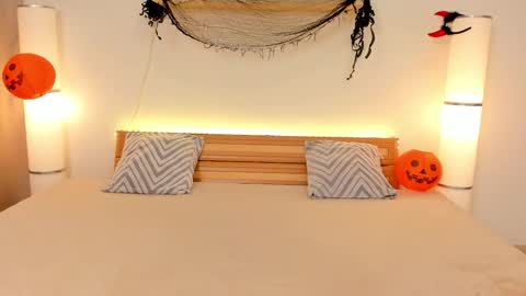 Sati online show from 10/16/25, 11:06