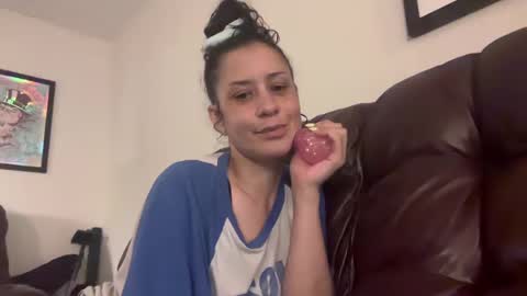 Snapshot of saturnine_sweetness chatting on 09/19/25, 12:56 Saturnine online show from 09/19/25, 12:56