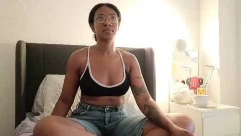Snapshot of saturno_vibes chatting on 07/20/26, 04:09 saturno_vibes online show from 07/20/26, 04:09