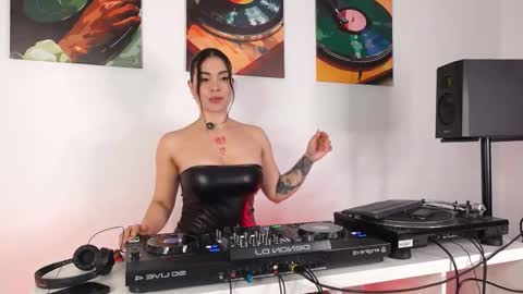 Snapshot of satyadj chatting on 02/25/26, 08:18 Satya dj online show from 02/25/26, 08:18