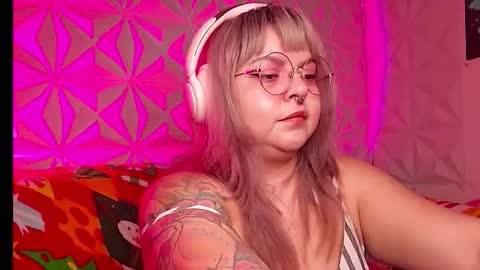 Gina George online show from 12/21/25, 01:24