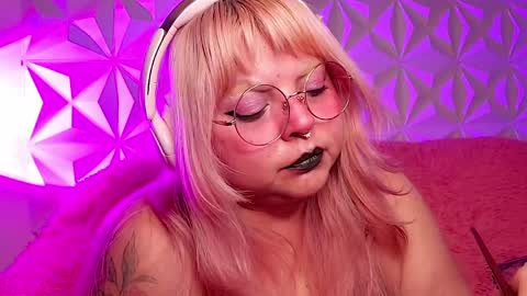 Snapshot of satyn_doll chatting on 05/05/26, 12:40 Gina George online show from 05/05/26, 12:40