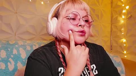 Snapshot of satyn_doll chatting on 05/20/26, 01:34 Gina George online show from 05/20/26, 01:34