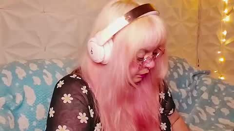 Snapshot of satyn_doll chatting on 06/12/26, 01:15 Gina George online show from 06/12/26, 01:15