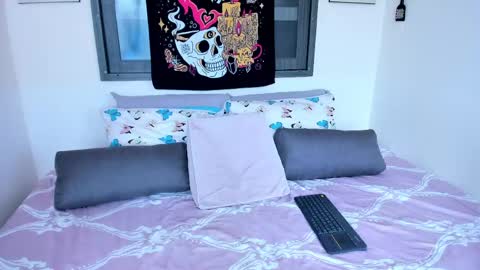 Snapshot of saucy_zaren chatting on 04/28/26, 08:03 Zaren online show from 04/28/26, 08:03