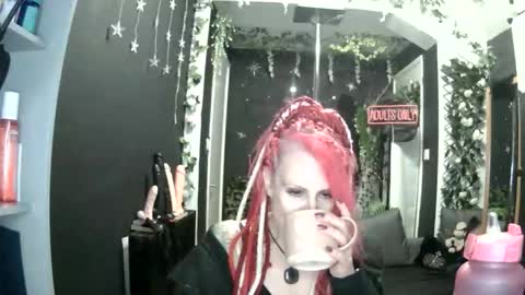 Snapshot of saucysky chatting on 04/18/26, 09:37 SaucySky online show from 04/18/26, 09:37