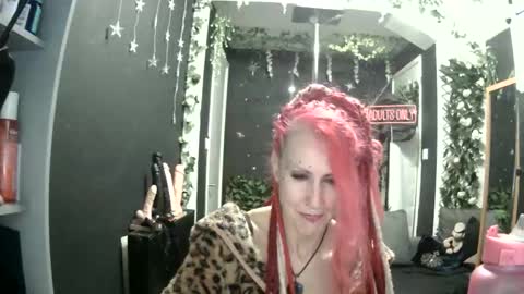 Snapshot of saucysky chatting on 04/20/26, 09:05 SaucySky online show from 04/20/26, 09:05