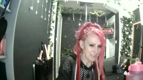 Snapshot of saucysky chatting on 04/25/26, 11:02 SaucySky online show from 04/25/26, 11:02