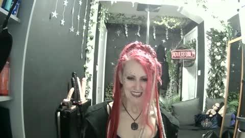 Snapshot of saucysky chatting on 04/28/26, 08:03 SaucySky online show from 04/28/26, 08:03
