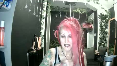 Snapshot of saucysky chatting on 05/05/26, 07:55 SaucySky online show from 05/05/26, 07:55