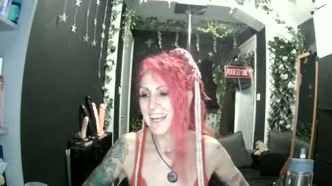 Snapshot of saucysky chatting on 05/22/26, 12:29 SaucySky online show from 05/22/26, 12:29
