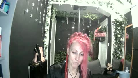 Snapshot of saucysky chatting on 05/28/26, 10:51 SaucySky online show from 05/28/26, 10:51