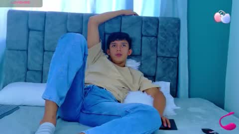 Snapshot of saul_bigboy chatting on 10/21/25, 07:58 SAUL online show from 10/21/25, 07:58