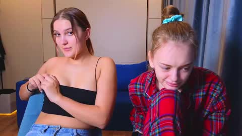 LUNA and ANNA    online show from 12/30/24, 05:02