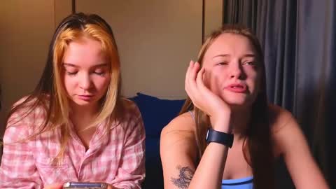 LUNA and ANNA    online show from 01/08/25, 05:37