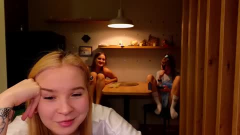 LUNA and ANNA    online show from 02/12/25, 05:16