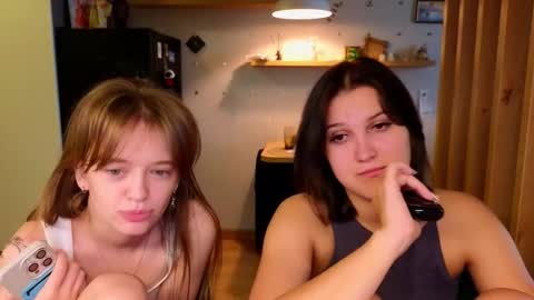 LUNA and ANNA    online show from 09/18/25, 01:46