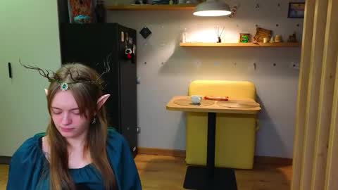 LUNA and ANNA    online show from 10/31/25, 02:51