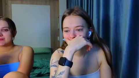 LUNA and ANNA    online show from 12/14/25, 05:29