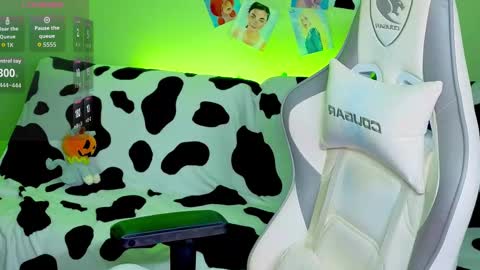 Ariel online show from 09/23/25, 02:14