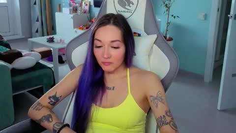 Snapshot of savage_lust_ chatting on 04/08/26, 02:55 Ariel online show from 04/08/26, 02:55