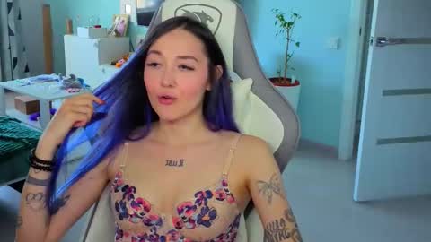 Ariel online show from 06/05/26, 03:57