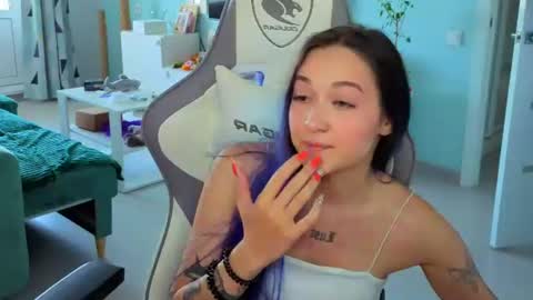 Snapshot of savage_lust_ chatting on 06/15/26, 04:36 Ariel online show from 06/15/26, 04:36