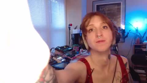 Snapshot of savagewaves chatting on 04/21/26, 12:23 savagewaves online show from 04/21/26, 12:23