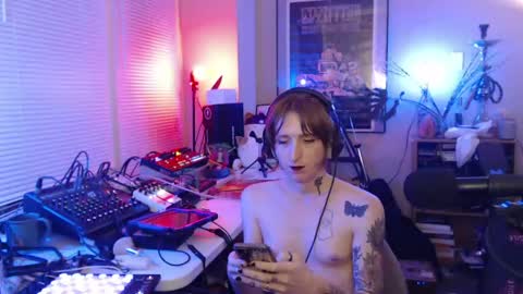 Snapshot of savagewaves chatting on 04/21/26, 01:42 savagewaves online show from 04/21/26, 01:42