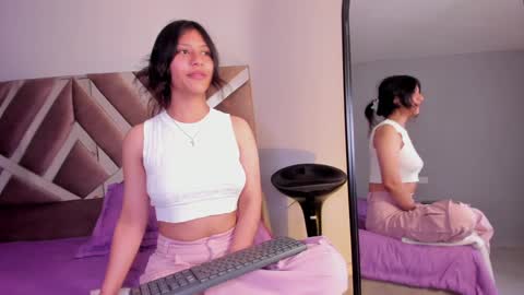 Snapshot of savannah_cameron chatting on 01/30/25, 03:29 Savannah online show from 01/30/25, 03:29