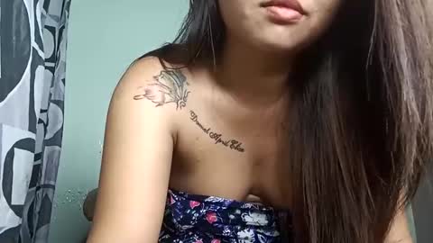 Snapshot of savannahot833323 chatting on 11/26/25, 03:35 Y online show from 11/26/25, 03:35