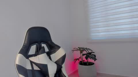 Savannahwildee online show from 07/07/26, 12:20