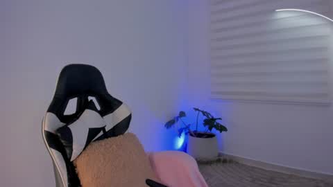 Savannahwildee online show from 08/05/26, 11:24