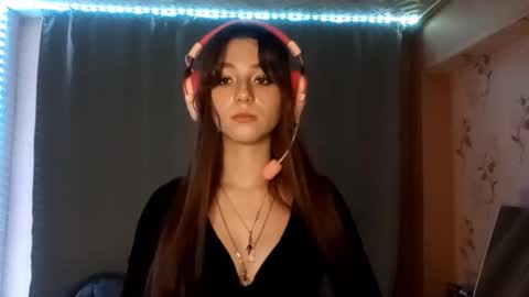 Snapshot of savannasotos chatting on 10/10/25, 04:17 Sophie online show from 10/10/25, 04:17