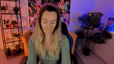 save the qween online show from 12/17/24, 07:29