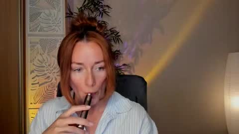 Snapshot of save_the_qween chatting on 06/18/26, 02:54 save the qween online show from 06/18/26, 02:54