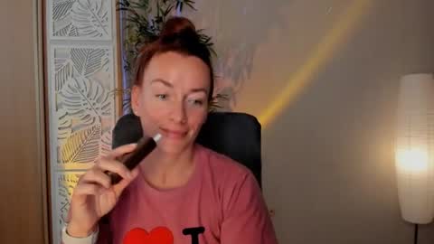 Snapshot of save_the_qween chatting on 07/19/26, 10:52 save the qween online show from 07/19/26, 10:52