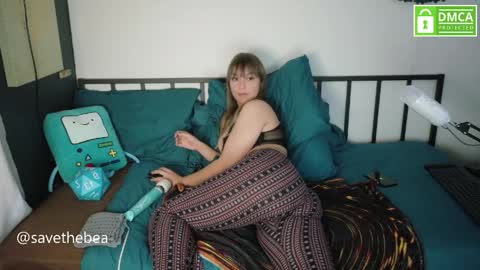 Snapshot of savethebea chatting on 04/25/26, 11:02 Bea online show from 04/25/26, 11:02