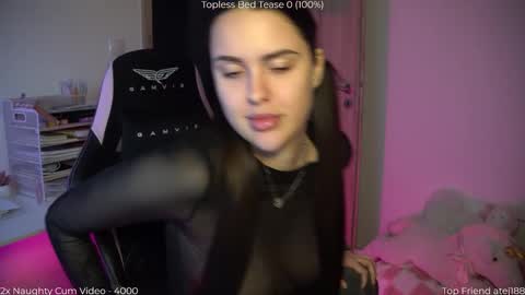 Snapshot of savvage_play chatting on 03/08/26, 04:44 Naomi online show from 03/08/26, 04:44