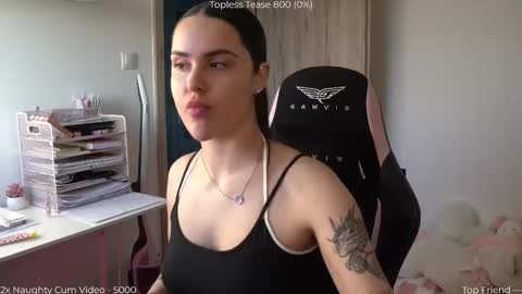 Snapshot of savvage_play chatting on 03/19/26, 04:22 Naomi online show from 03/19/26, 04:22