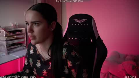 Snapshot of savvage_play chatting on 04/15/26, 05:42 Naomi online show from 04/15/26, 05:42