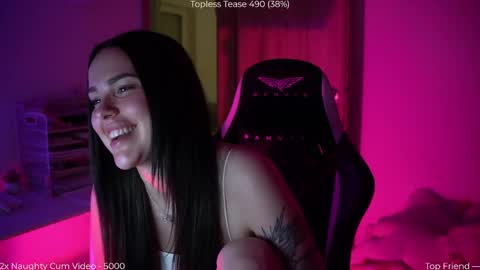 Snapshot of savvage_play chatting on 04/19/26, 06:43 Naomi online show from 04/19/26, 06:43