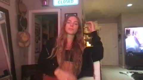 Snapshot of savxoxoxo chatting on 12/02/25, 04:07 Savxoxoxo online show from 12/02/25, 04:07