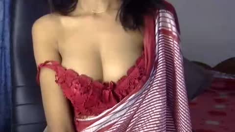 Snapshot of saxee_love chatting on 11/21/25, 04:11 saxee online show from 11/21/25, 04:11
