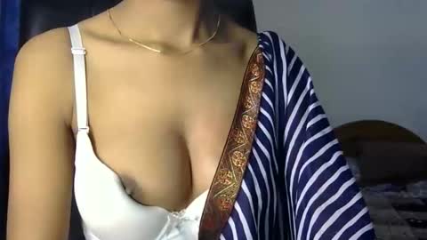 Snapshot of saxee_love chatting on 12/04/25, 05:39 saxee online show from 12/04/25, 05:39
